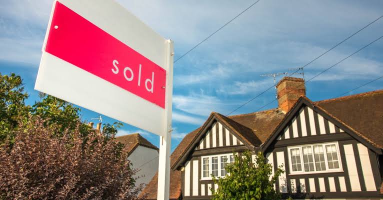 How to Negotiate the Best Deal When Selling Your Home in the UK?